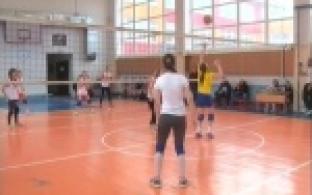 Волейболистки укротили "Летающий мяч"
