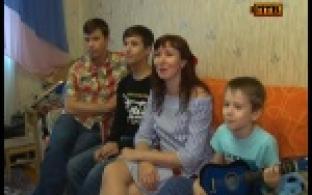 Танцуют на сцене и воспитывают троих сыновей