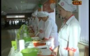 Выбирают лидера среди младших воспитателей