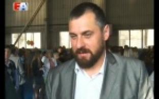 Выпускник 32-ой школы Назар Галат поздравил с Днем знаний учеников родного учебного заведения