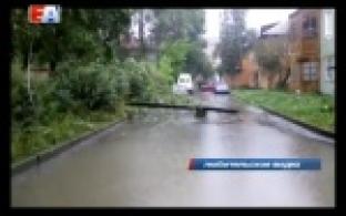 В Первоуральске накануне ликвидировали последствия непогоды