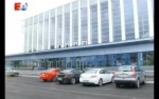 Парковка возле Ледового дворца спорта выглядит будто с картинки