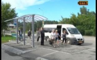 В Первоуральске устанавливают новые остановочные комплексы