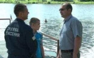 Первоуральские спасатели нашли заблудившихся в лесу ребенка и его бабушку