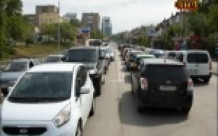 В многокилометровую пробку на въезде в Екатеринбург сегодня встали сотни первоуральцев