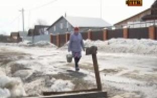 Динасовцы вынуждены сами ремонтировать трубы и водоразборные колонки