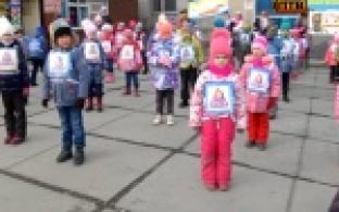 Воспитанники первоуральских детских садов устроили флешмоб