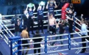 Профессиональный боксер Марк Урванов провел в Первоуральске бой с филиппинцем Гленом Энтерином в рамках турнира "Стальная битва"