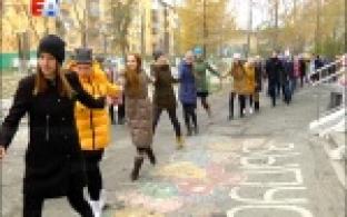Гигантский хоровод устроили первоуральцы