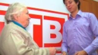 "Первоуральск ТВ" продолжает дарить призы телезрителям, которые сообщают новости