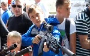 В рамках необычного торжества организаторы наградили лучших сотрудников