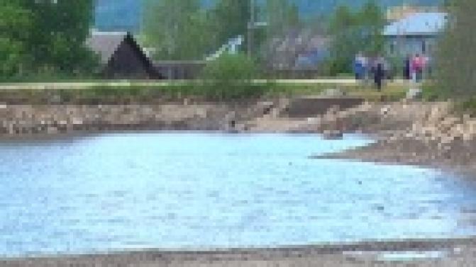 Жители Доломитового переживают, что пруд в их поселке исчезнет