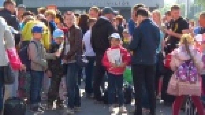 За город, на свежий воздух и навстречу новым знаниям отправились сотни детей