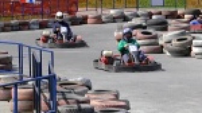 На картодром отправились первоуральские школьники