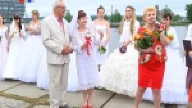 Все они уже давно замужем, у многих есть дети