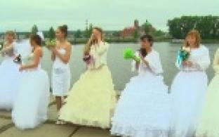 Десять замужних горожанок вновь стали невестами, не разводясь