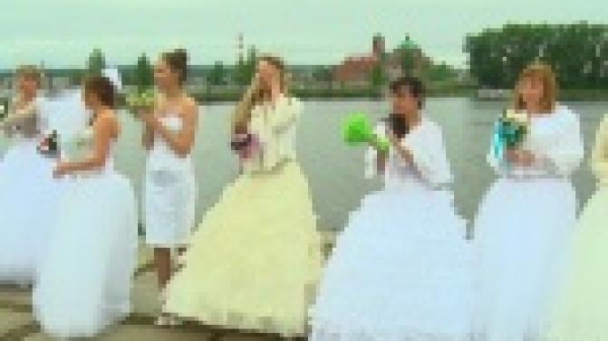 Десять замужних горожанок вновь стали невестами, не разводясь