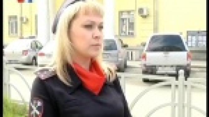 В Первоуральске нетрезвый подросток запустил камнем в машину ДПС