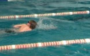 Самый большой в городе бассейн будет работать дольше