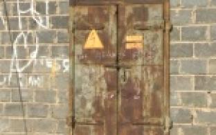 С большой опасностью в своем дворе столкнулся первоуральский школьник