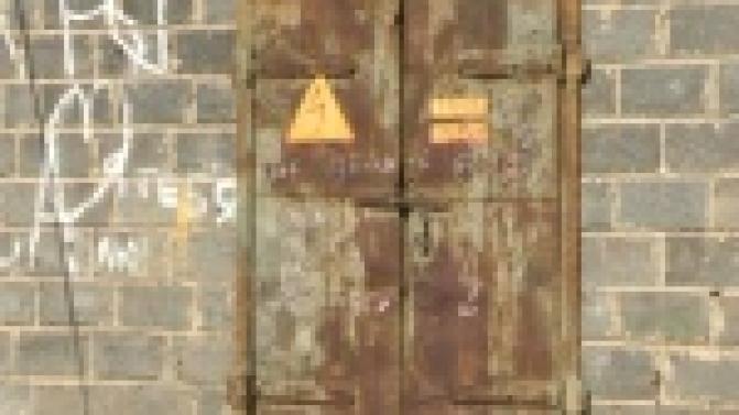 С большой опасностью в своем дворе столкнулся первоуральский школьник