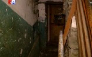 Жители одного из первоуральских домов боятся остаться без крыши над головой