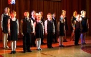 Школьники спели о том, как они любят Россию