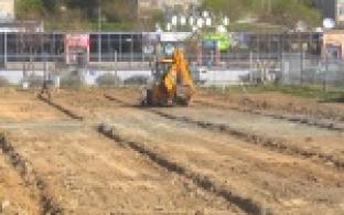 Малое футбольное поле на стадионе "Уральский трубник" скоро будет не узнать