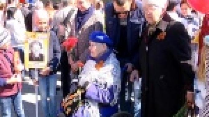 В одной колонне взрослые и дети, молодежь и пенсионеры