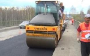 Машины встали в многокилометровую пробку