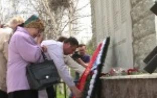 У мемориала воинам-старотрубникам собрались бывшие работники завода, представители общественных организаций и руководители предприятия