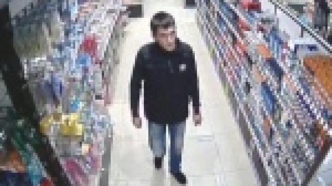 Полицейские ищут грабителей парфюмерного магазина