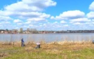 Прибирать город перед майскими праздниками направились депутаты фракции "Единая Россия"