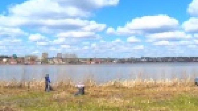 Прибирать город перед майскими праздниками направились депутаты фракции "Единая Россия"