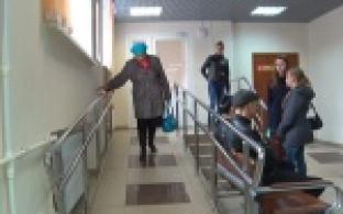 Проверили крыльцо, двери и даже полы