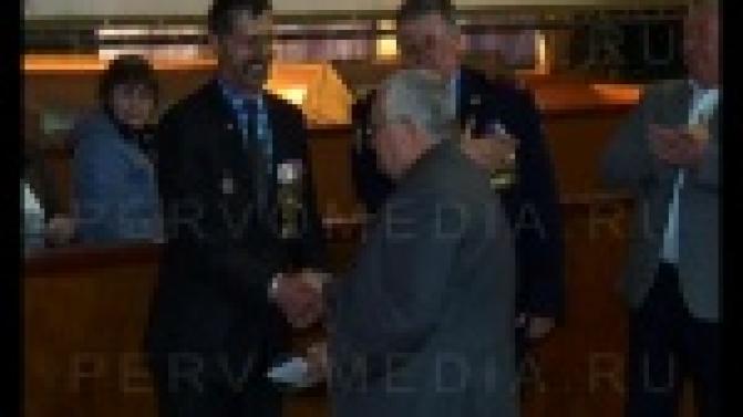 Новоуткинцы получили медали за свой «невоенный» подвиг