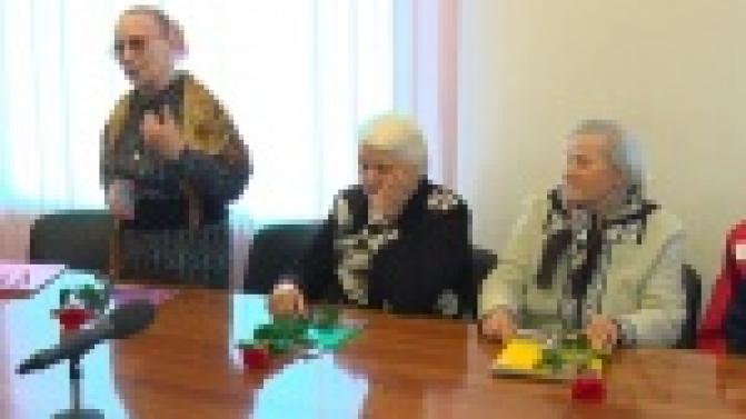 Пять первоуральцев получили именные удостоверения