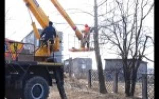 Первоуральские коммунальщики делают территорию возле садиков и школ красивее и безопаснее