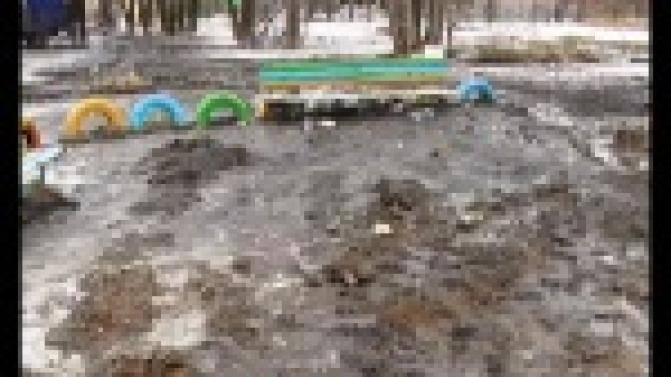 Здесь давно уже нет ярких красок и не звучат звонкие голоса малышей