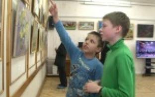 Выставка "Весенние краски" открылась в музее ПНТЗ