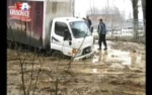 Необычное дорожно-транспортное происшествие случилось в одном из первоуральских дворов.