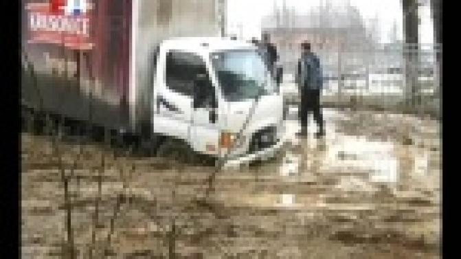 Необычное дорожно-транспортное происшествие случилось в одном из первоуральских дворов.