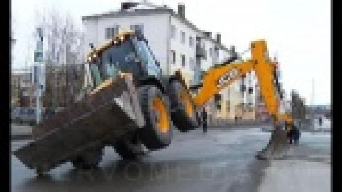 Шоу экскаваторов и праздничная демонстрация работников ЖКХ.