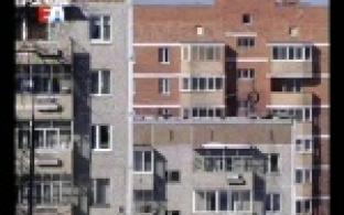 Коммунальные службы Первоуральска устраняют последствия урагана.