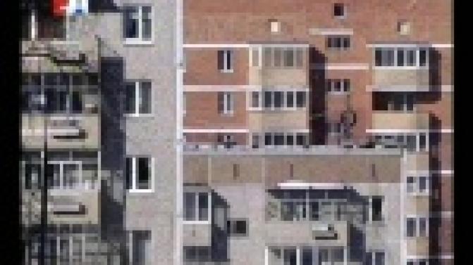 Коммунальные службы Первоуральска устраняют последствия урагана.