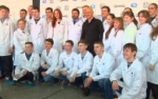 Певец Денис Майданов посетил Первоуральский Новотрубный завод