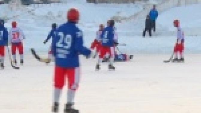 В Первоуральске завершились турниры по хоккею с мячом