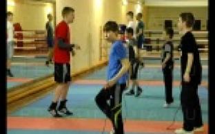 Показал коронные удары.