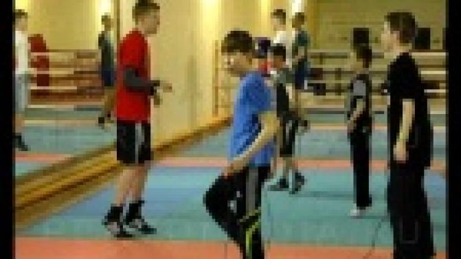 Показал коронные удары.