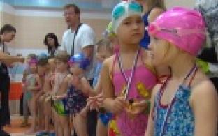 В Первоуральском бассейне прошли соревнования среди самых юных пловцов